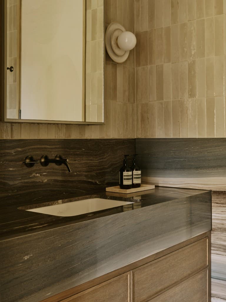 Contemporary Family Home — photo 3